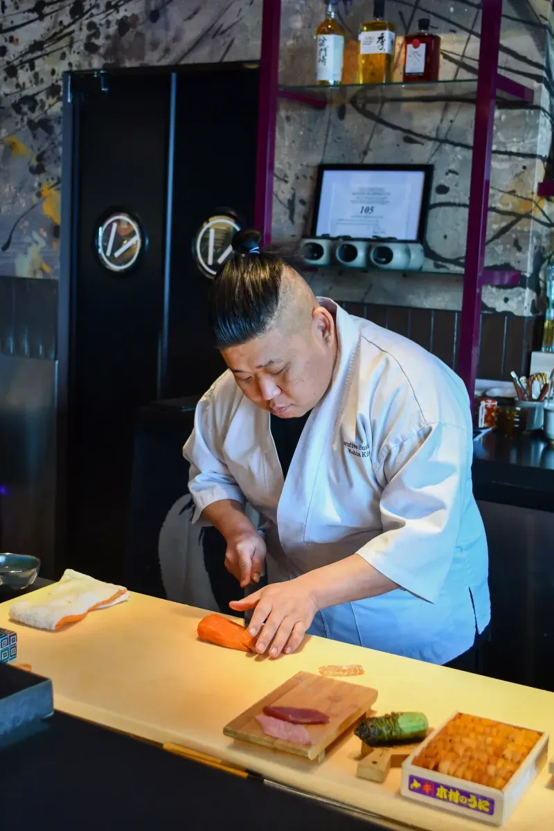 Chef Kim preparing sushi at The Naisho Room